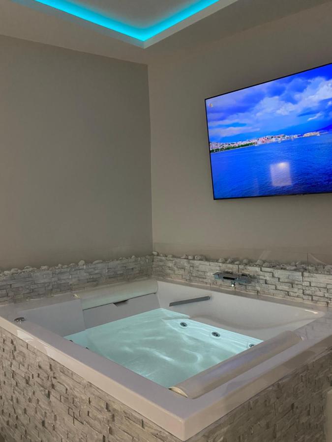 Michy Apartment Napoli Bagian luar foto