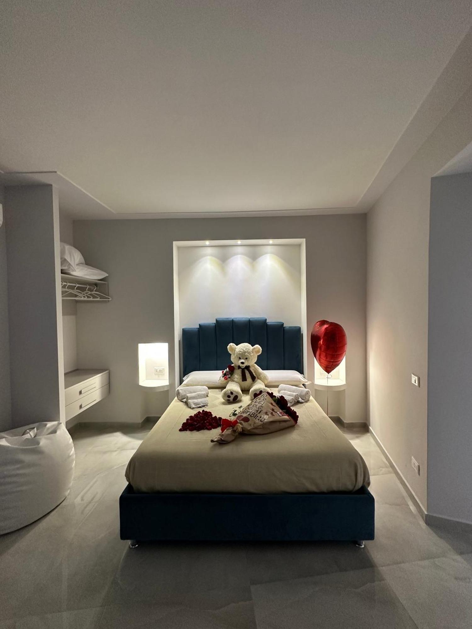 Michy Apartment Napoli Bagian luar foto